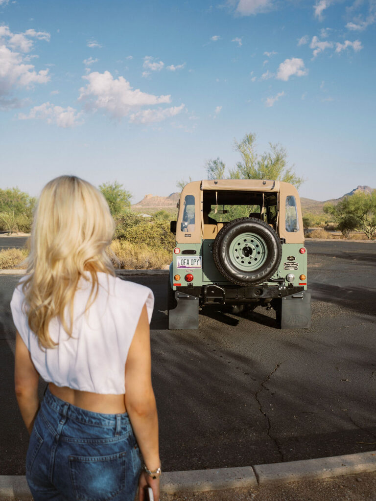 Arizona engagement photos with vintage Land Rover