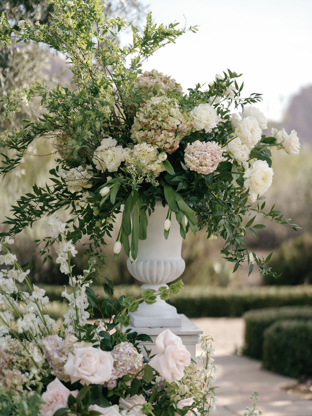 Floral arrangement with white roses and hydrangeas at El Chorro ceremony